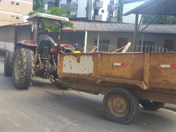 Redes de captação de águas das chuvas são entupidas por lixo em Marechal Floriano