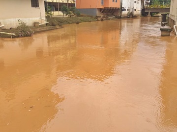 Rio Braço Sul do Jucu ameaça invadir ruas em Marechal Floriano