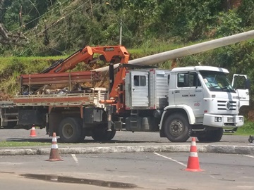 Começam as substituições de postes destruídos por temporal em Marechal Floriano