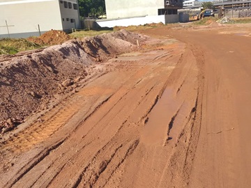 Equipamentos que estão no interior ajudarão na construção de nova rua em Marechal Floriano