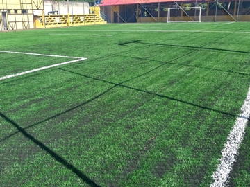 Campo com gramado sintético é reformado em Marechal Floriano