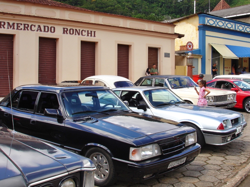 JAPARAÍBA RECEBEU ENCONTRO DE CARROS REBAIXADOS E ANTIGOS