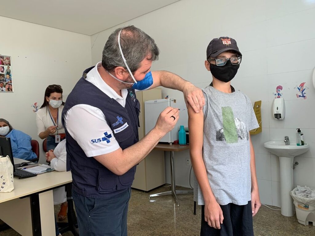 Governo-do-Estado-anuncia-vacinacao-dos-adolescentes-em-escolas-capixabas-1