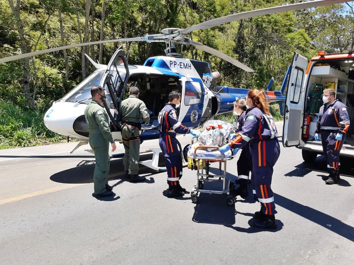 helicoptero-resgata-vitima-grave-de-acidente-que-interditou-a-BR-262 helicoptero-resgata-vitima-grave-de-acidente-que-interditou-a-BR-262