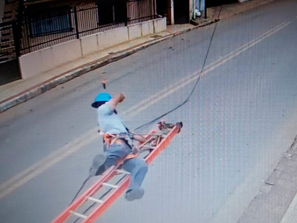 videos-mostram-morador-de-Domingos-Martins-sendo-arrastado-por-carreta-em-Santa-Maria-de-Jetiba