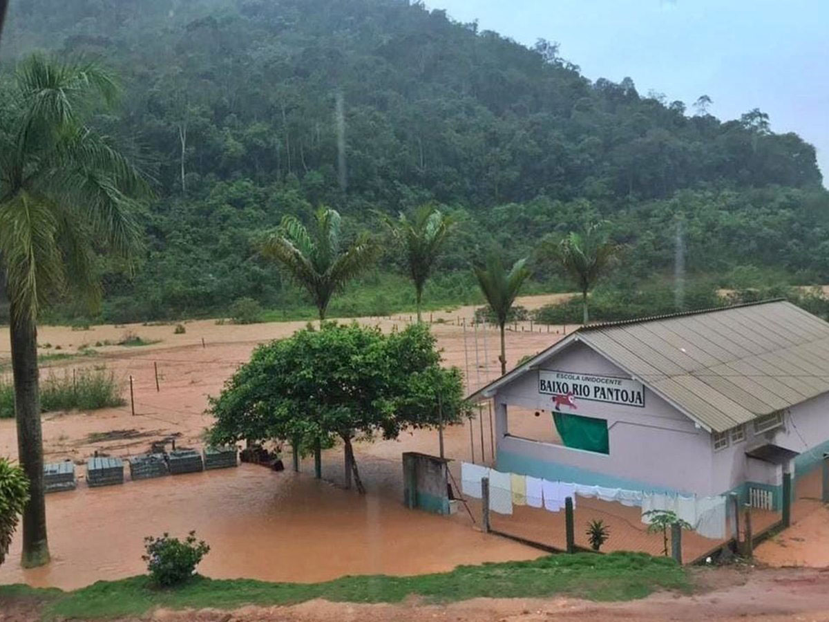 Alagamentos-estradas-interditadas-e-destruicao-apos-fortes-chuvas-na-Regiao-Serrana