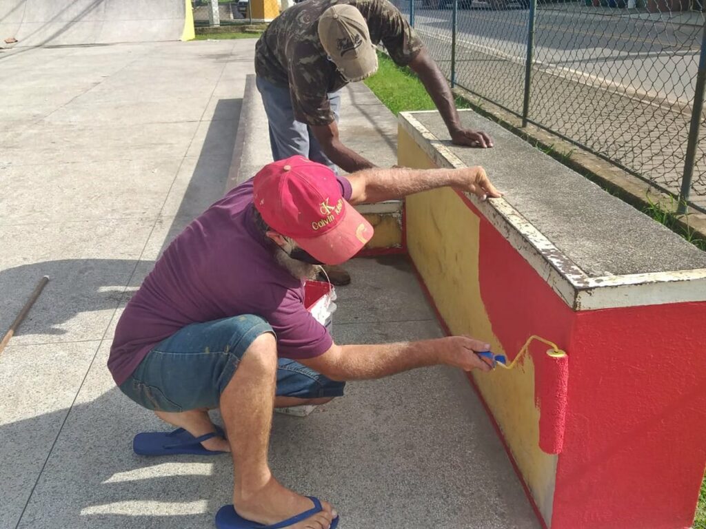 Bancadas-do-antigo-parquinho-infantil-recebem-reformas-em-Marechal-Floriano-2