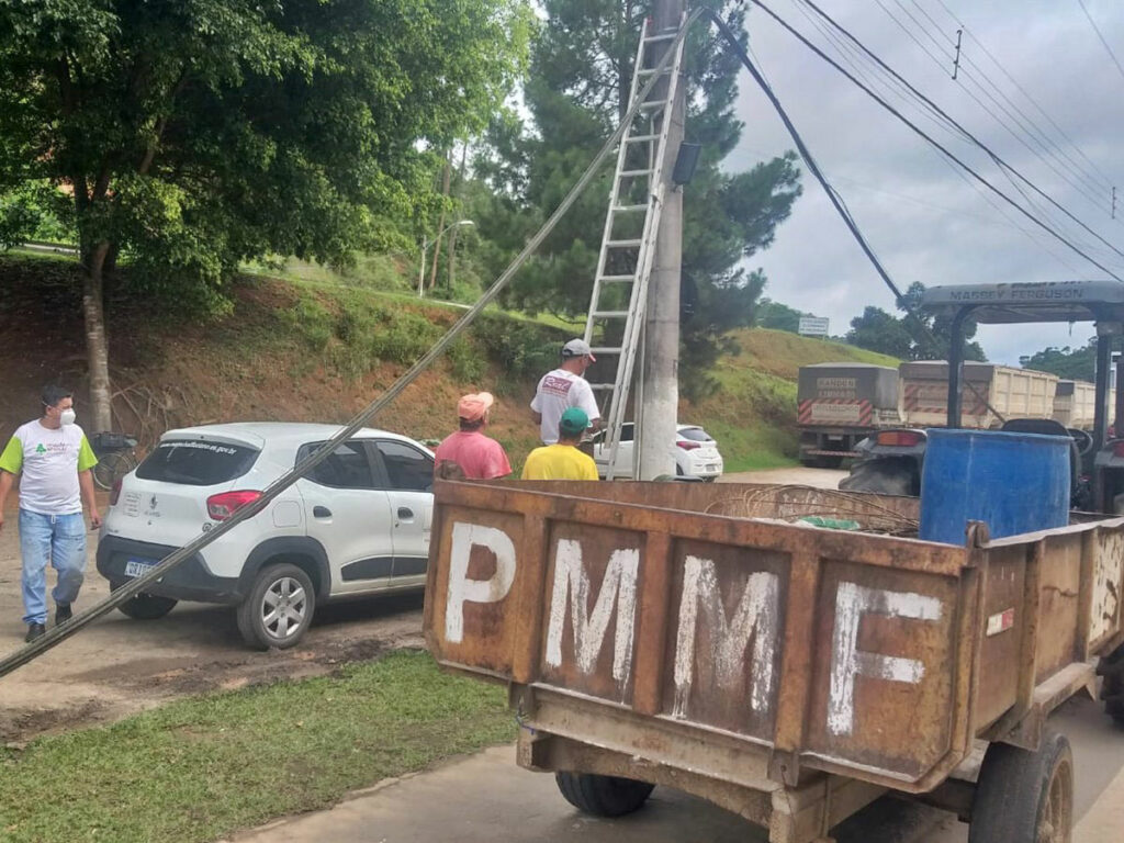 Cabos-de-telefonia-sao-reti