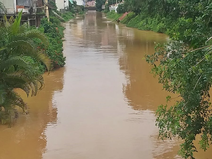 Chuvas-fortes-elevam-o-nivel-das-aguas-do-Rio-Jucu-em-Marechal-Floriano-2