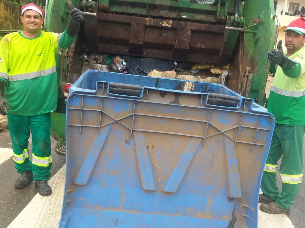 Garis-usam-touca-de-Papai-Noel-e-entram-no-clima-de-Natal-em-Marechal-Floriano-1