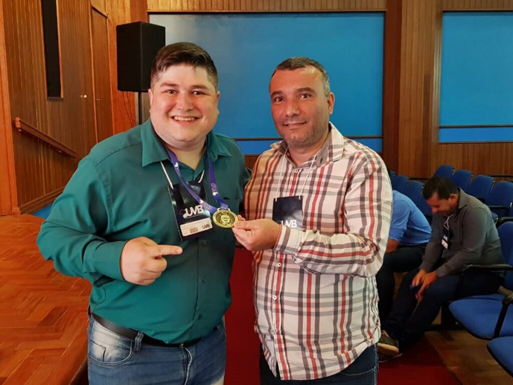 Jornalista-da-Camara-de-Marechal-Floriano-recebe-premio-4