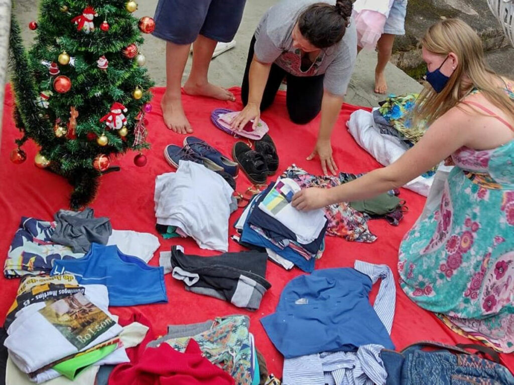 Moradora-da-cidade-faz-arrecadacoes-de-roupas-e-brinquedos-em-um-ato-Solidario