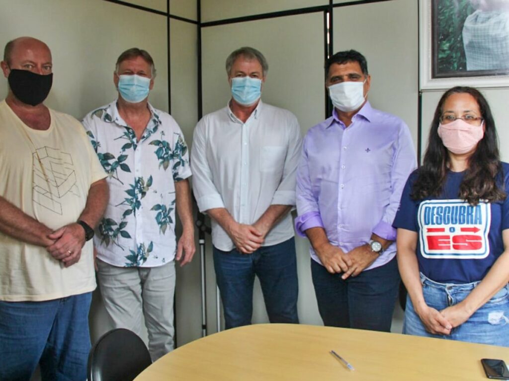 Prefeitura-de-Domingos-Martins-assina-convenio-com-Ceasa-para-beneficiar-agricultores-2