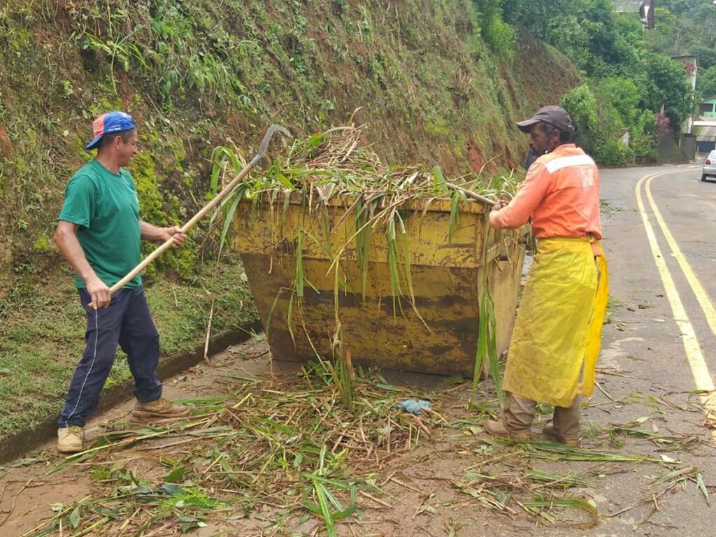 atagais-cortados-por-empreiteira-da-Prefeitura-de-Marechal-Floriano-2