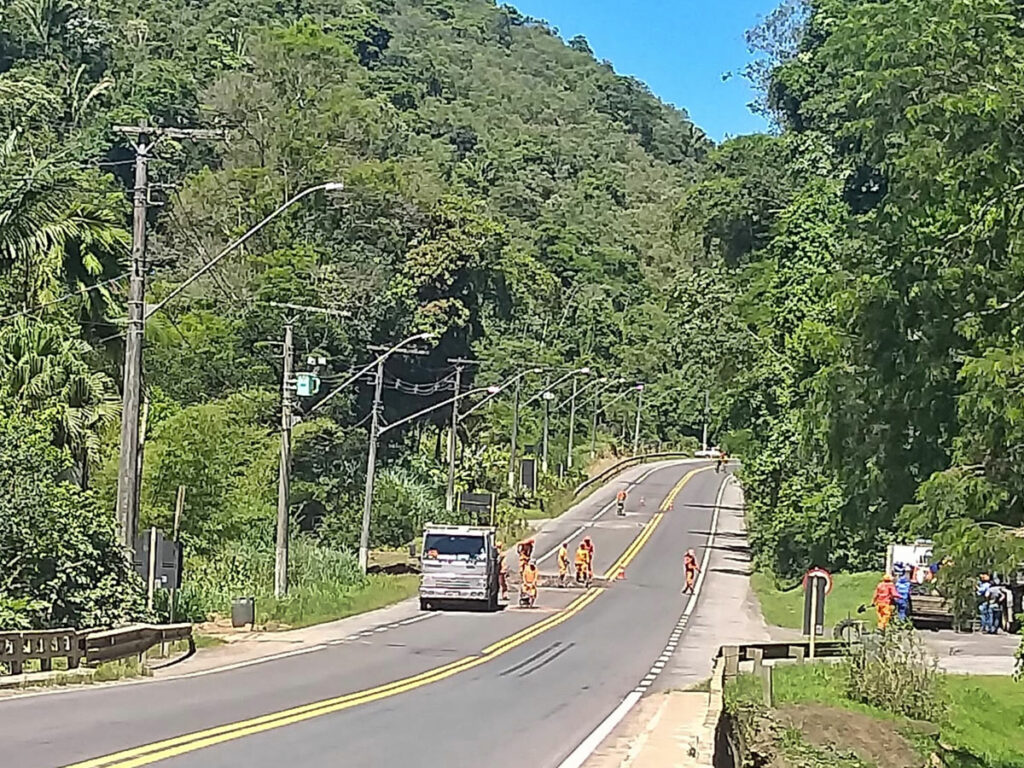 Buracos-na-BR-262-sao-tampa