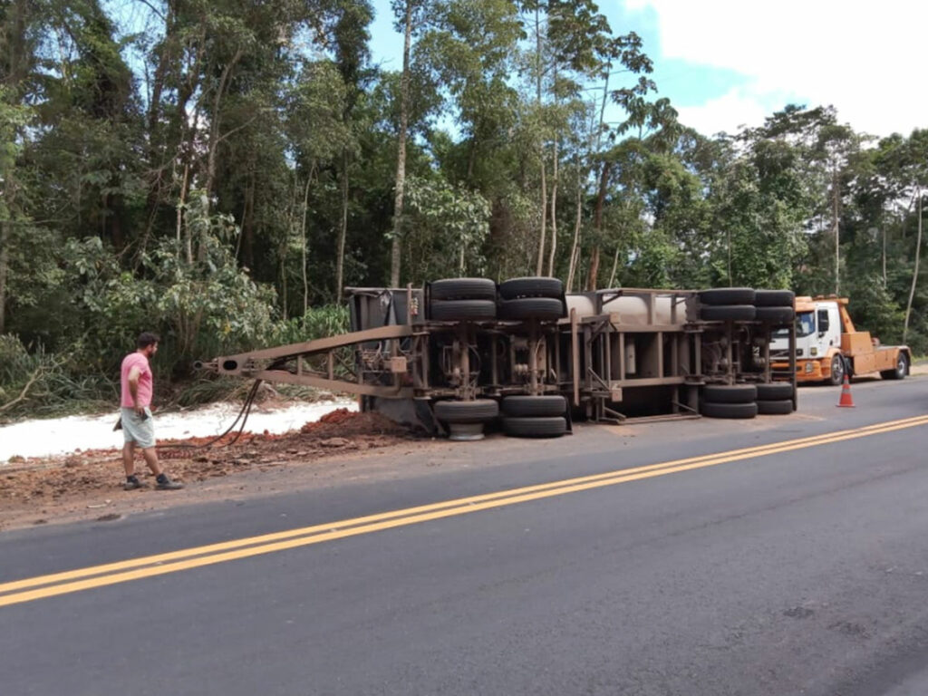 Carroceria-com-carregamento