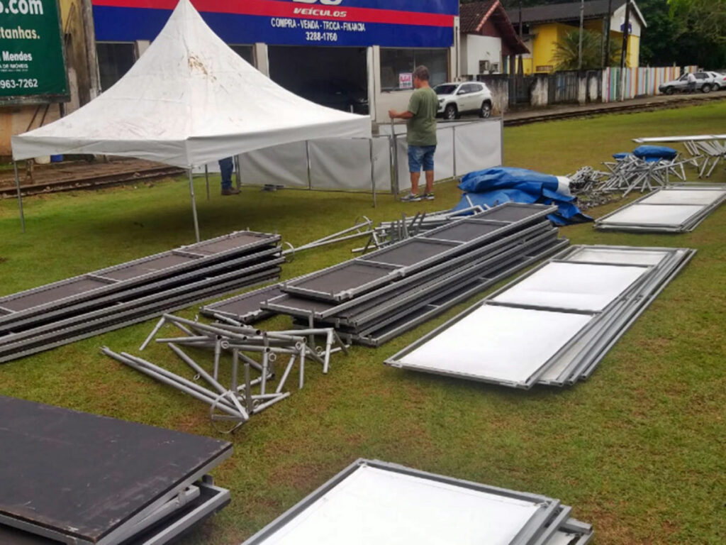 Feira-com-comidas-bebidas