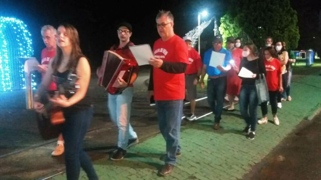 Folia de Reis apresentada por músicos amadores de Araguaya é sucesso em Marechal Floriano 1