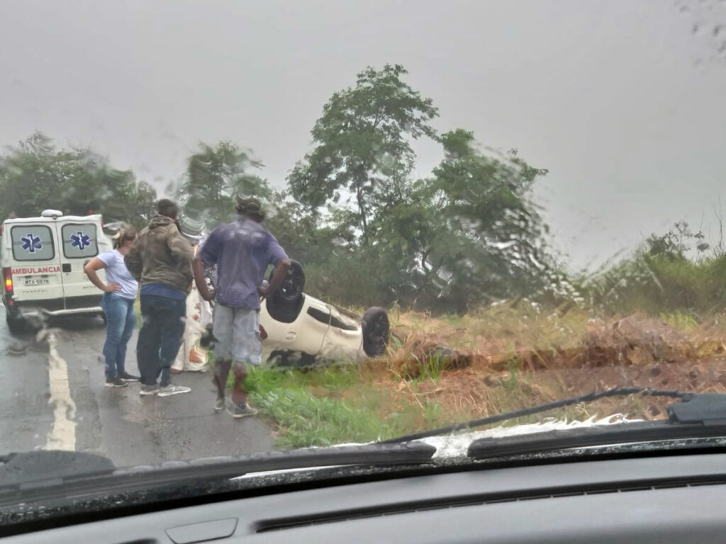 Carro-derrapa-na-pista-da-B