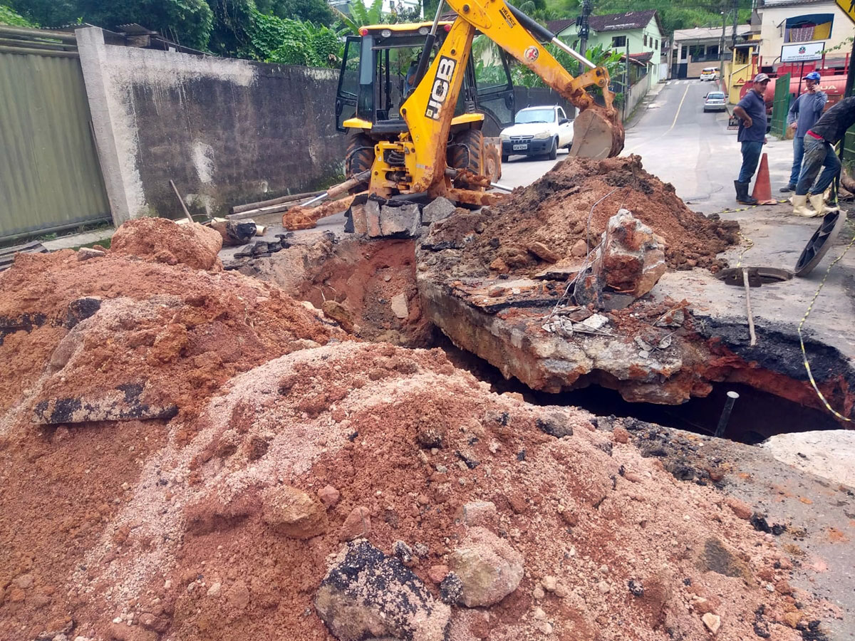 Cratera-se-abre-no-piso-de-