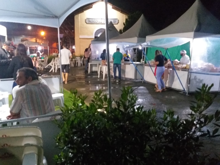 Feira-do-Empreendedor-sob-chuva-intensa-em-Marechal-Floriano