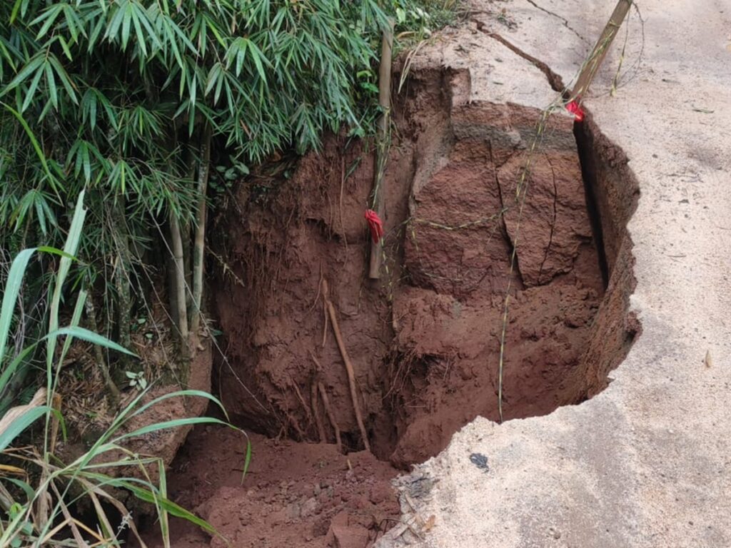 Fim-da-cratera-numa-estrada-do-interior-de-Marechal-Floriano.1