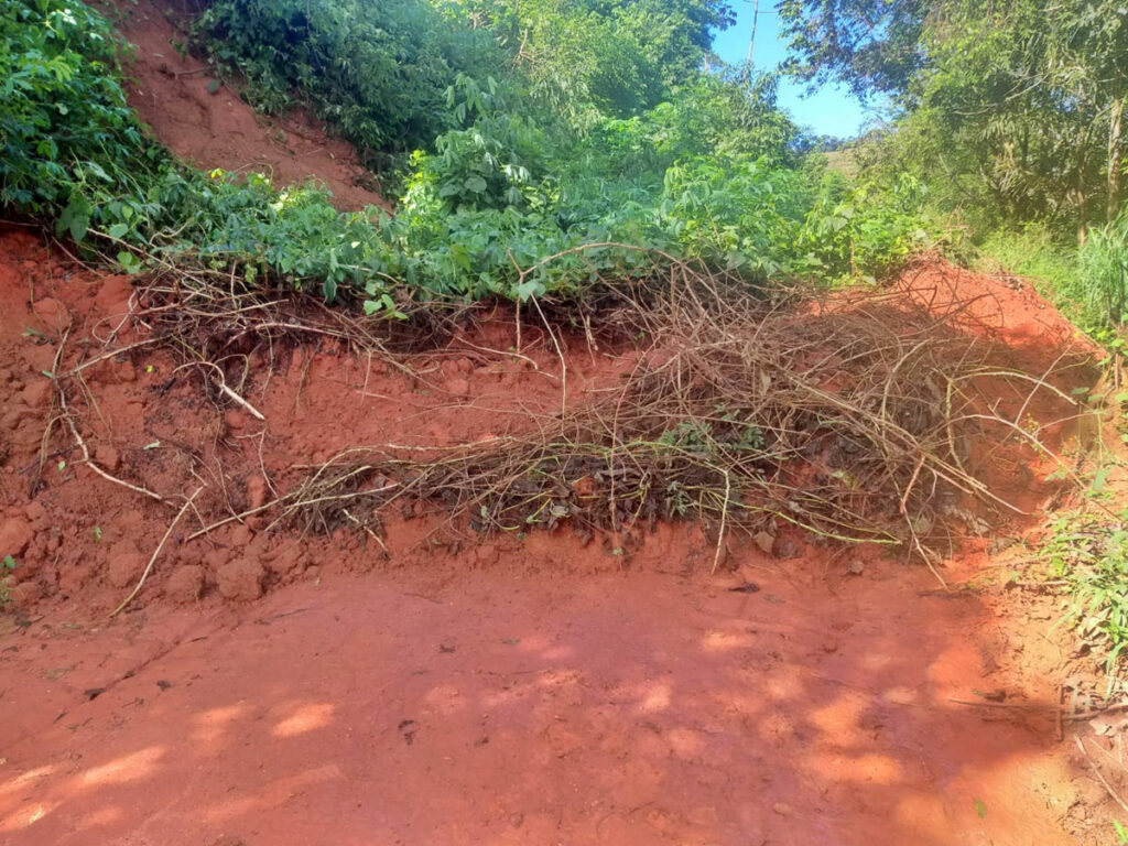 Tempestades-destroem-estrad-1