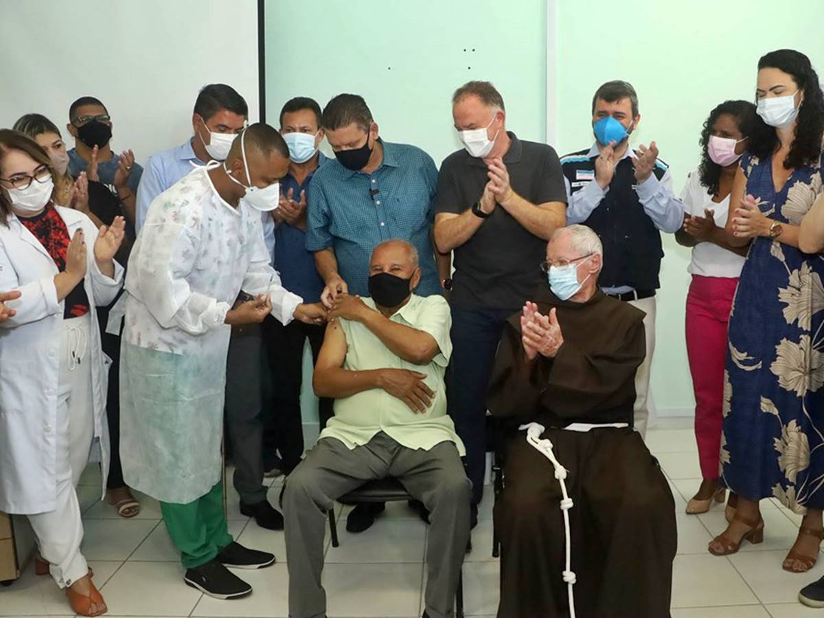 Espirito-Santo-inicia-aplicacao-da-quarta-dose-contra-a-Covid-19-para-idosos-acima-dos-60-anos