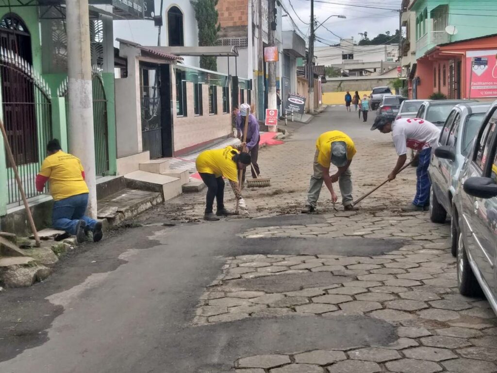 Mais-15-servidores-sao-convocados-para-limpar-ruas-em-Marechal-Floriano1