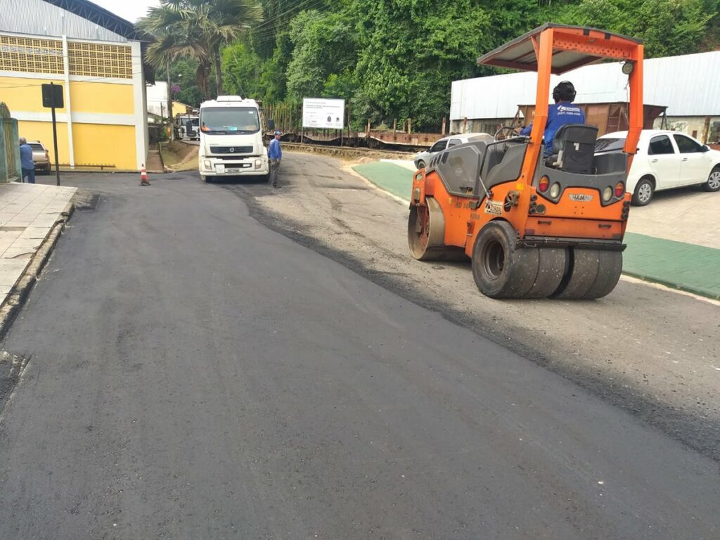 Mais-uma-via-publica-esta-sendo-pavimentada-em-Marechal-Floriano