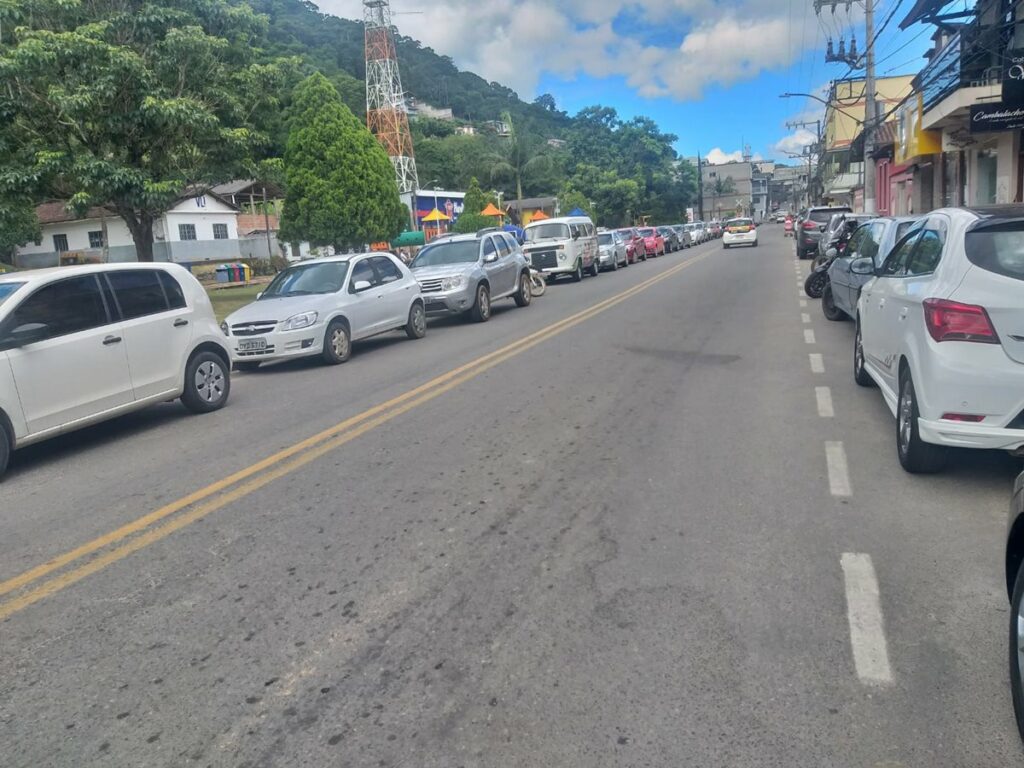 Semana-comeca-com-estacionamentos-lotados-em-Marechal-Floriano.1