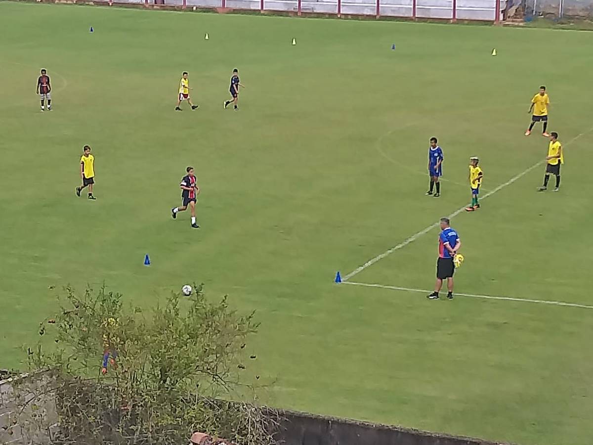 Time-de-futebol-infantil-de-Marechal-Floriano-treina-para-enfrentar-meninos-de-Conceicao-de-Castelo