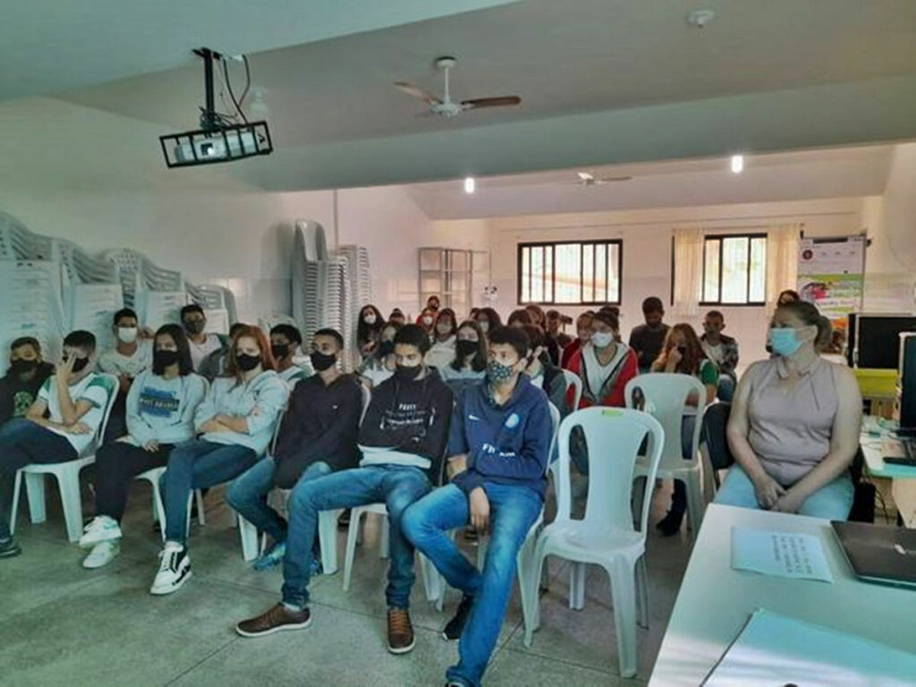 Venda-Nova-realiza-palestra