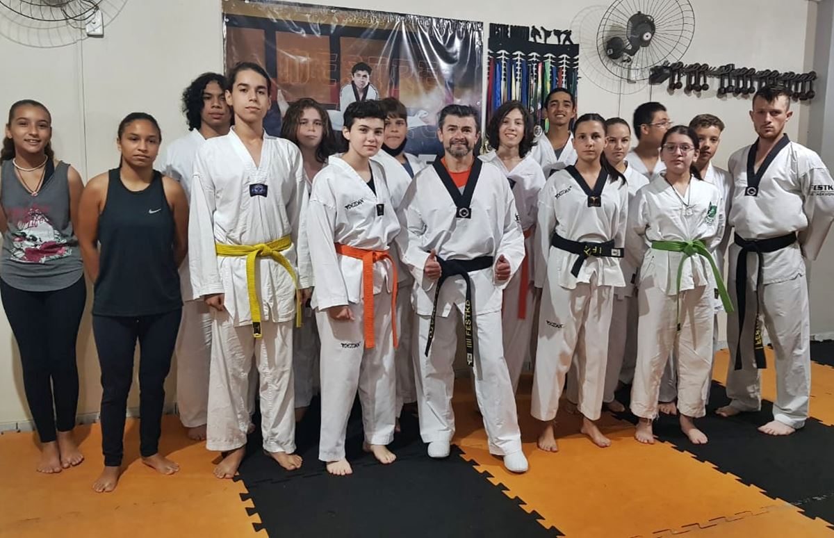 Atletas-de-taekwondo-de-Marechal-Floriano-e-Domingos-Martins-disputam-competicao-estadual