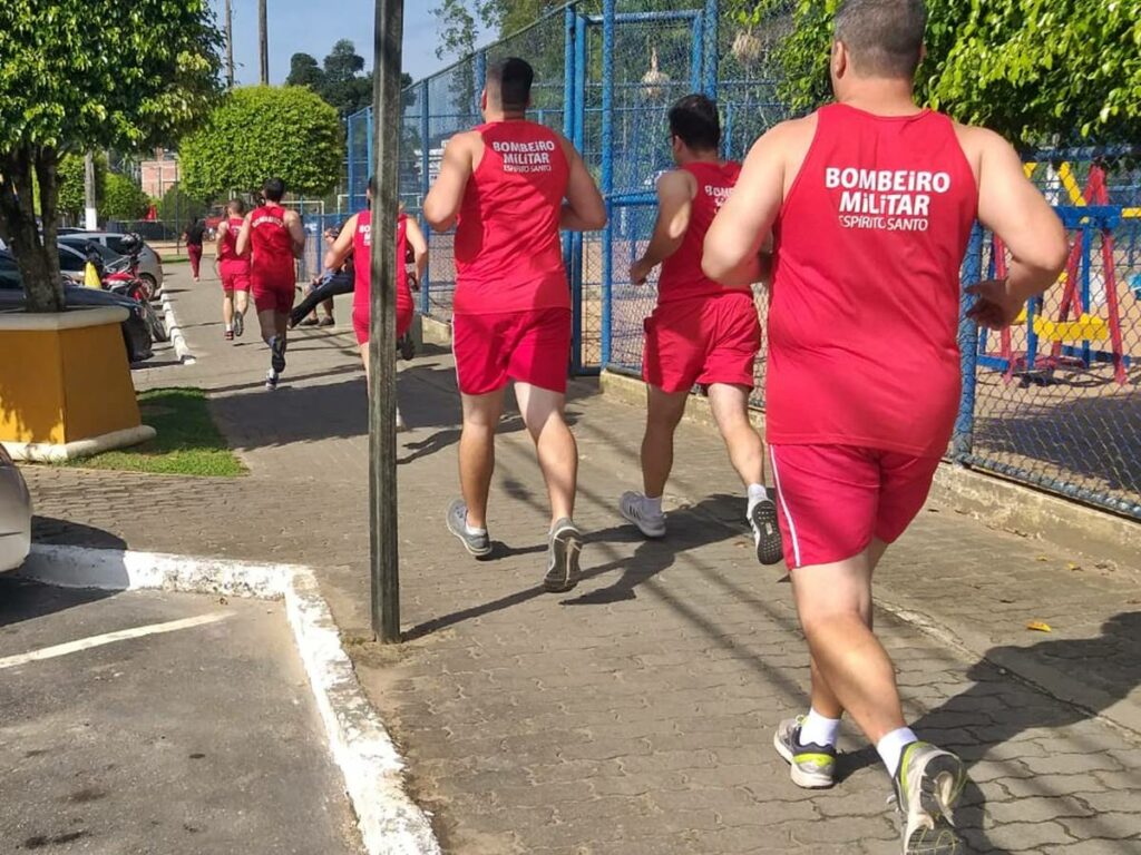 Bombeiros-do-Batalhao-de-Marechal-Floriano-treinam-em-ruas-da-cidade-capa