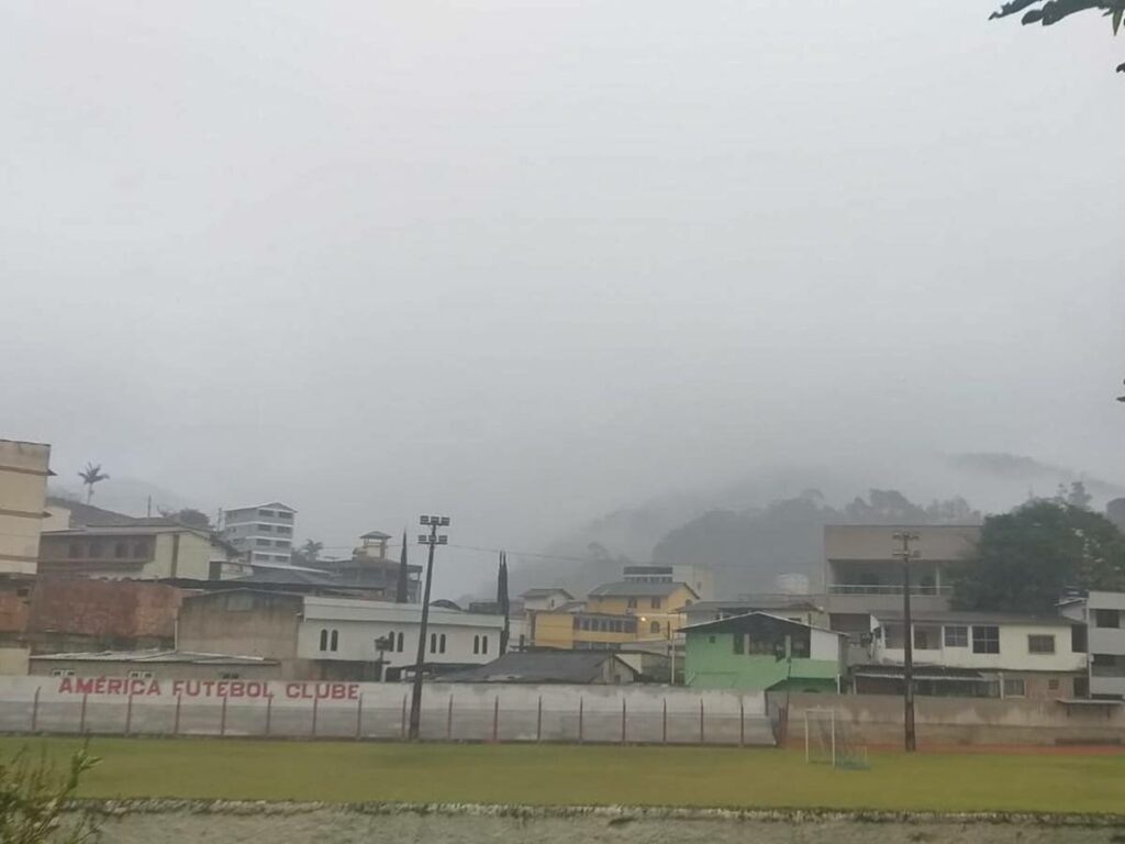 Chuva-fina-continua-anima-lavradores-na-Regiao-Serrana
