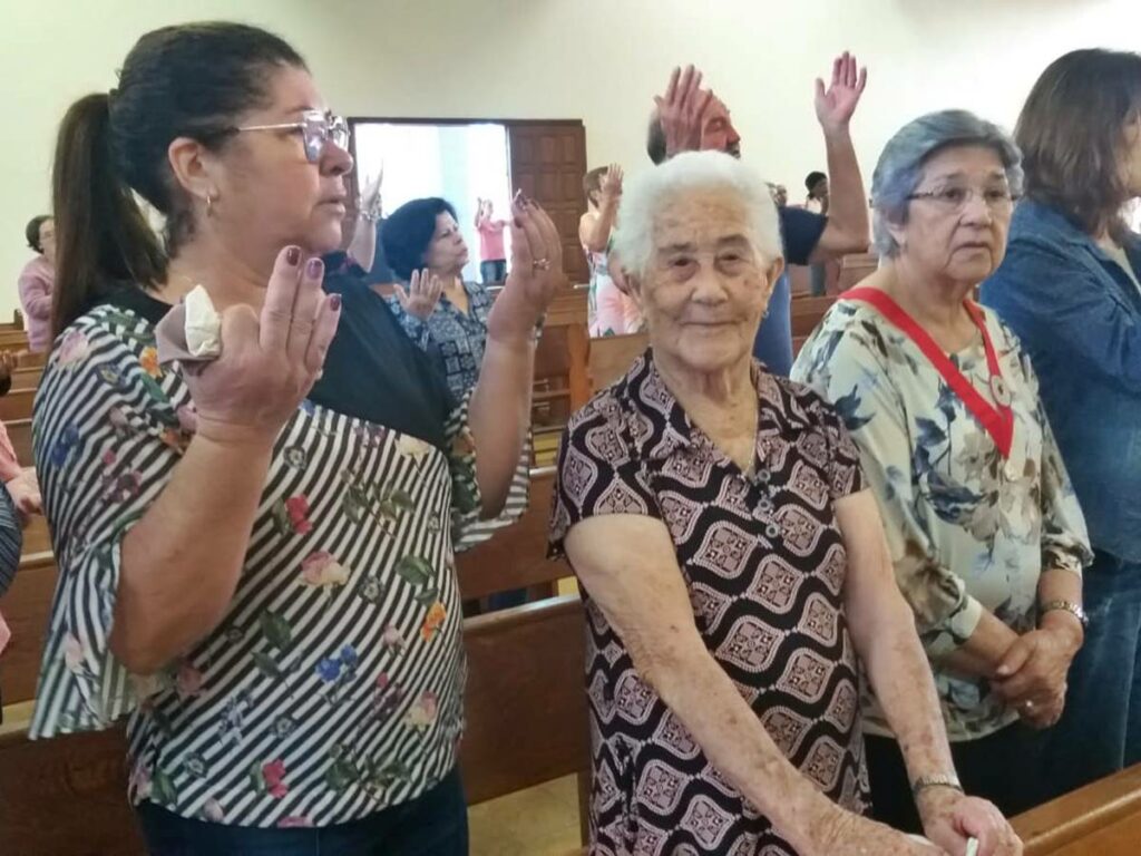 Dona-Leontina-Marques-comemora-com-missa-os-102-anos-com-saude-capa