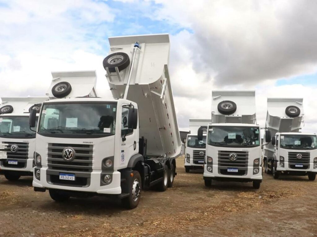 Governo-do-Estado-realiza-entrega-de-equipamentos-agricolas-para-34-municipios