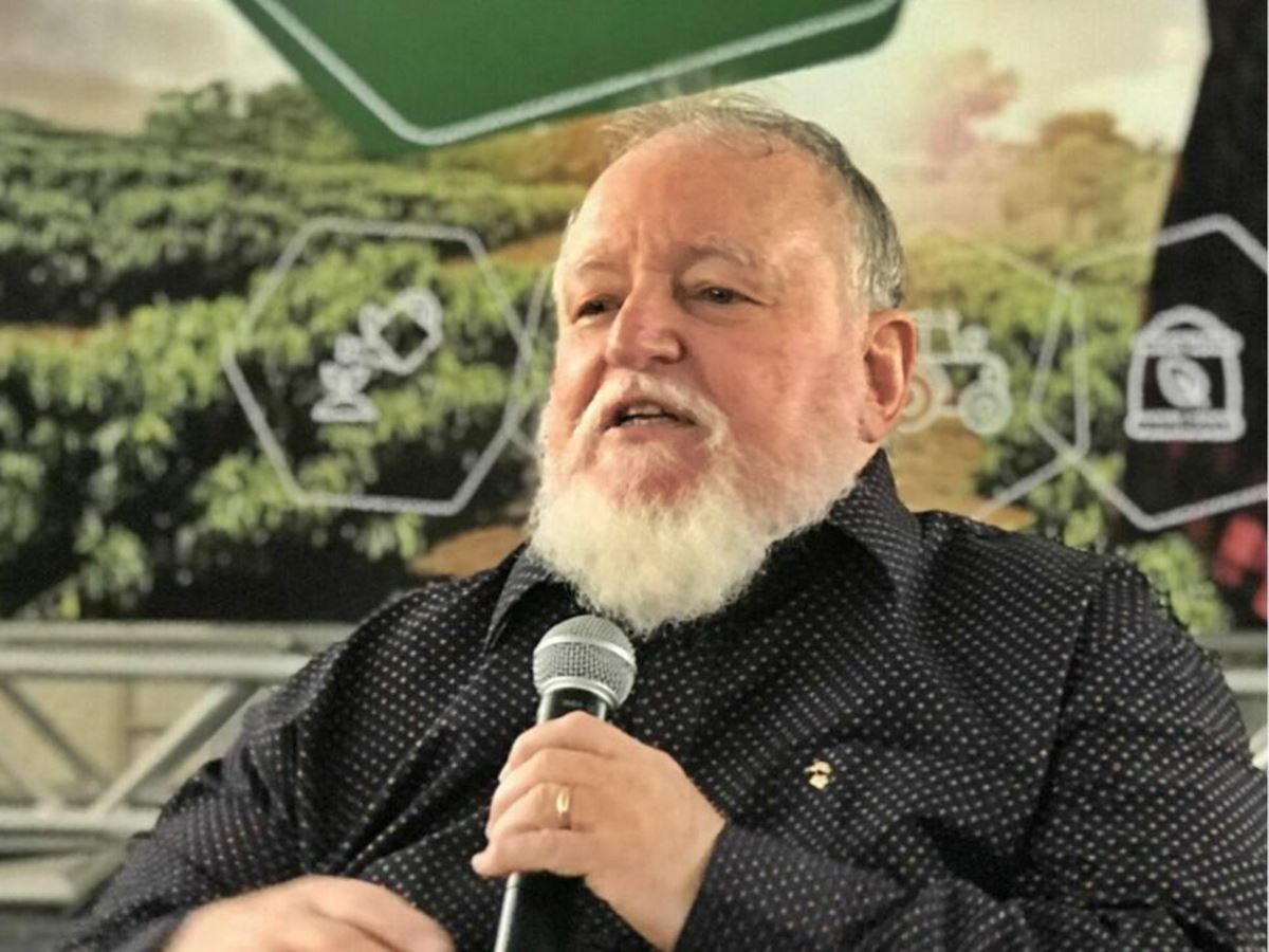 Professor-Molion-alerta-para-risco-de-geada-forte-no-final-de-julho Professor-Molion-alerta-para-risco-de-geada-forte-no-final-de-julho