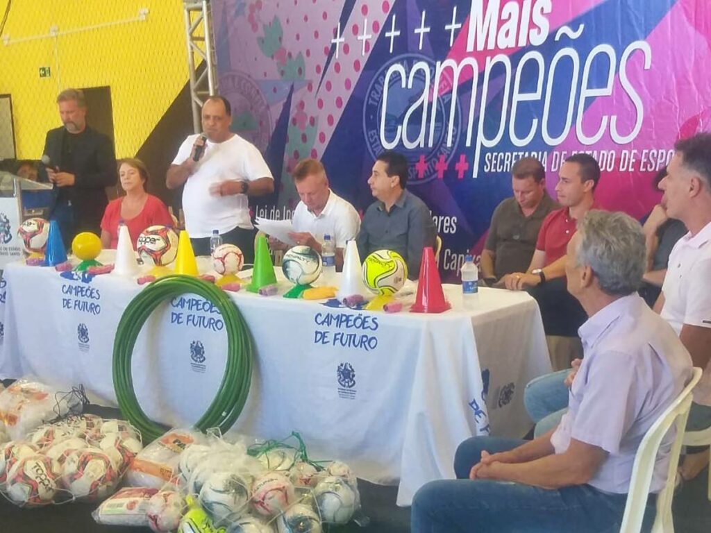 Projeto-Estadual-Campeoes-de-Futuro-entrega-materiais-esportivos-em-Marechal-Floriano-capa
