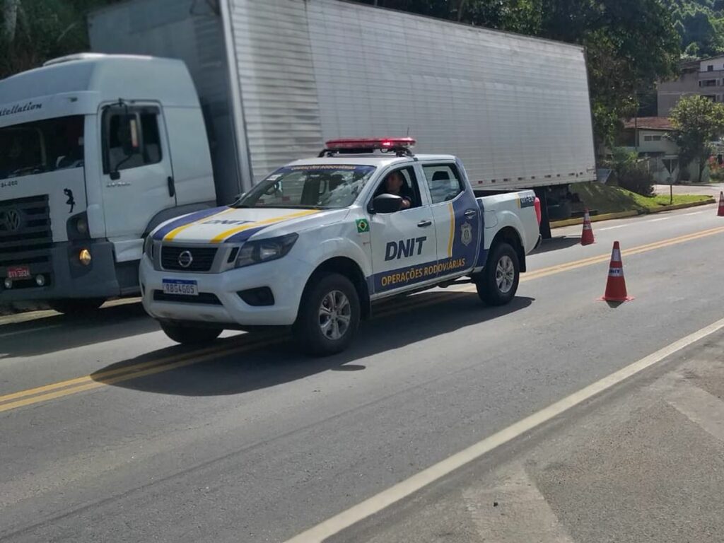 Caminhoes-e-carretas-serao-pesados-na-BR-262-em-Marechal-Floriano-1