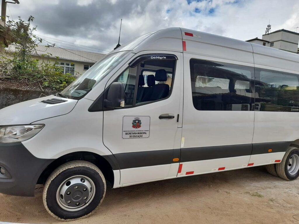 Governo-do-Estado-contempla-Marechal-Floriano-com-vans-para-a-saude-e-veiculo-escolar