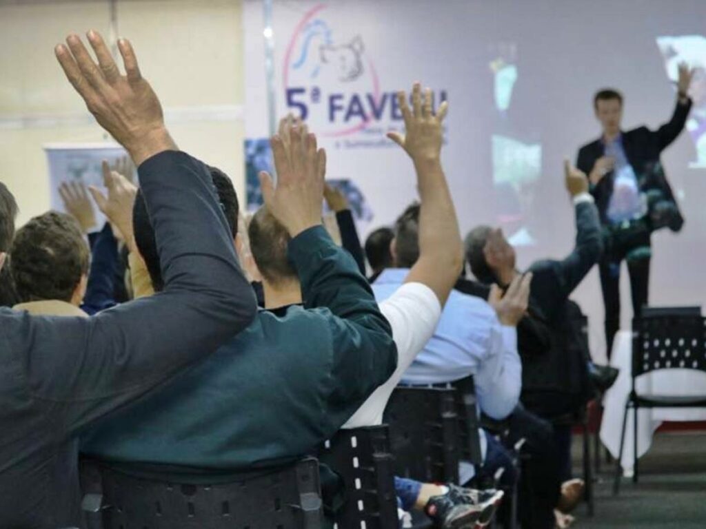 Numeros-e-perspectivas-para-a-avicultura-suinocultura-e-mercado-de-graos-serao-debatidos-na-Favesu