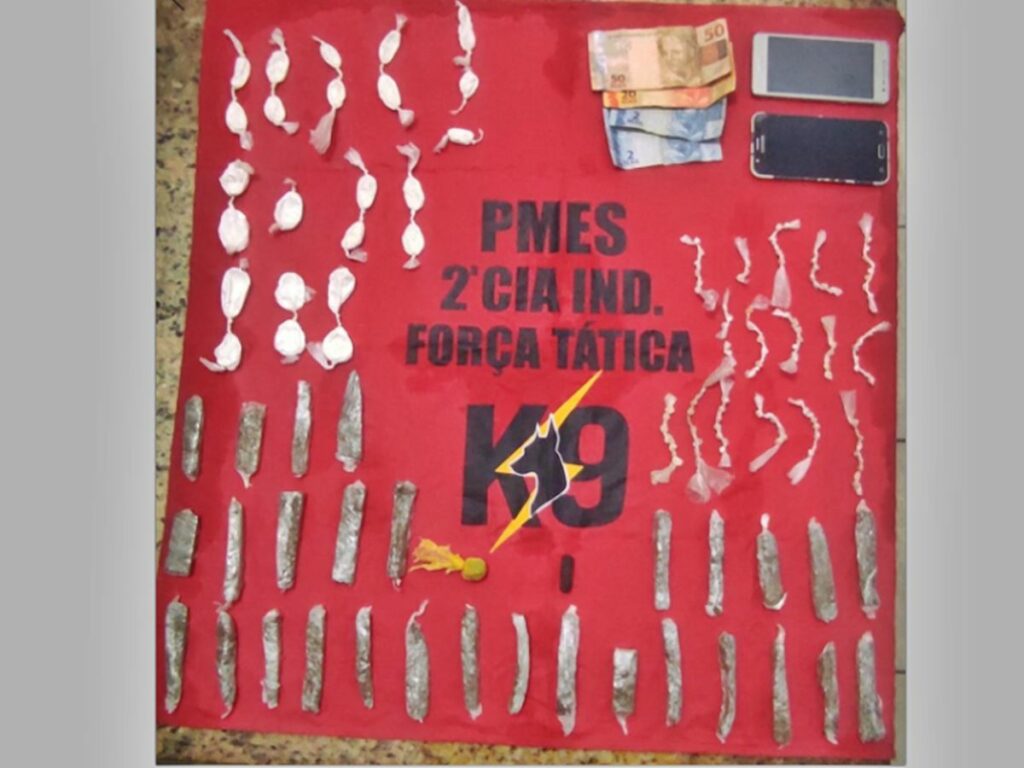 PM-apreende-drogas-e-adolescentes-suspeitos-de-envolvimento-com-trafico-em-Laranja-da-Terra