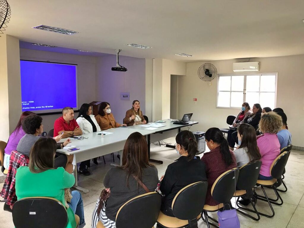 Prefeitura-entrega-novos-maquinarios-para-apicultores-e-agricultores-em-Marechal-Floriano-1-1