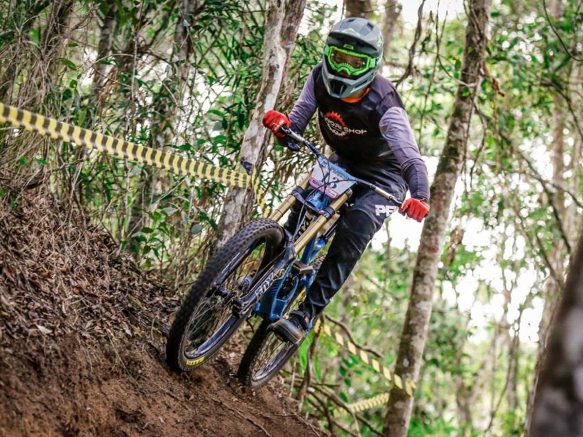 Atletas-florianenses-faturam-titulos-em-campeonato-de-downhill-1