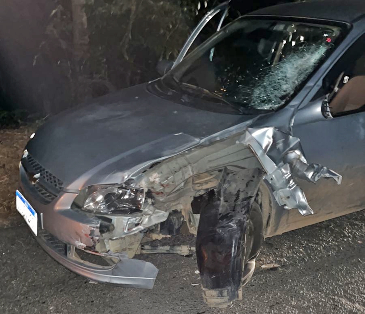 Homem morre ao bater de moto em carro no interior de Domingos Martins