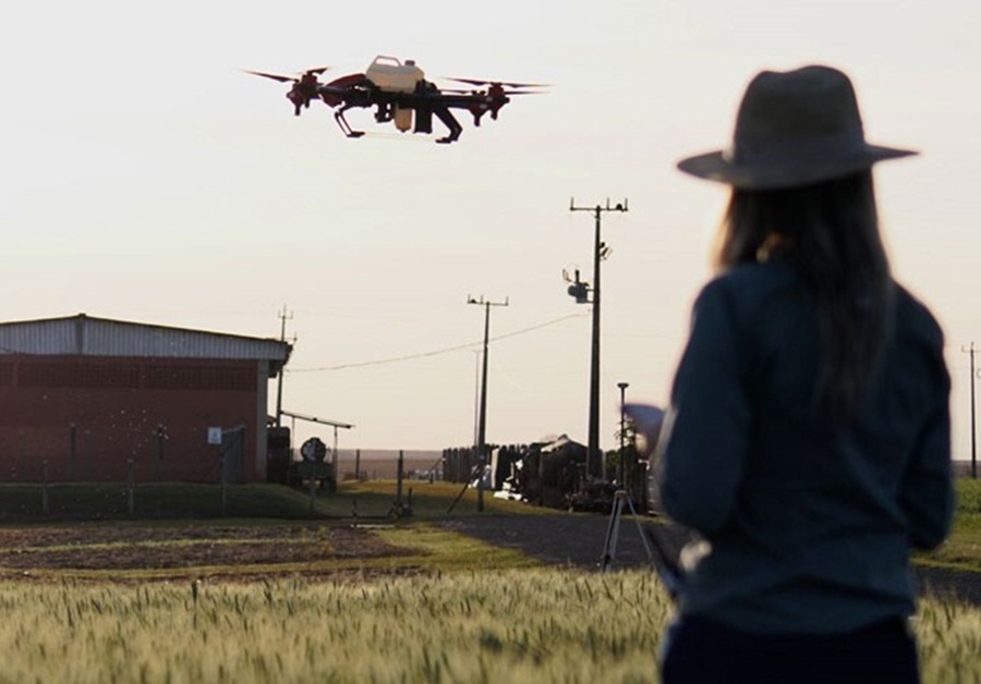 Pulverizacao-com-drones-faz-do-ceu-a-proxima-fronteira-agricola-para-o-agro