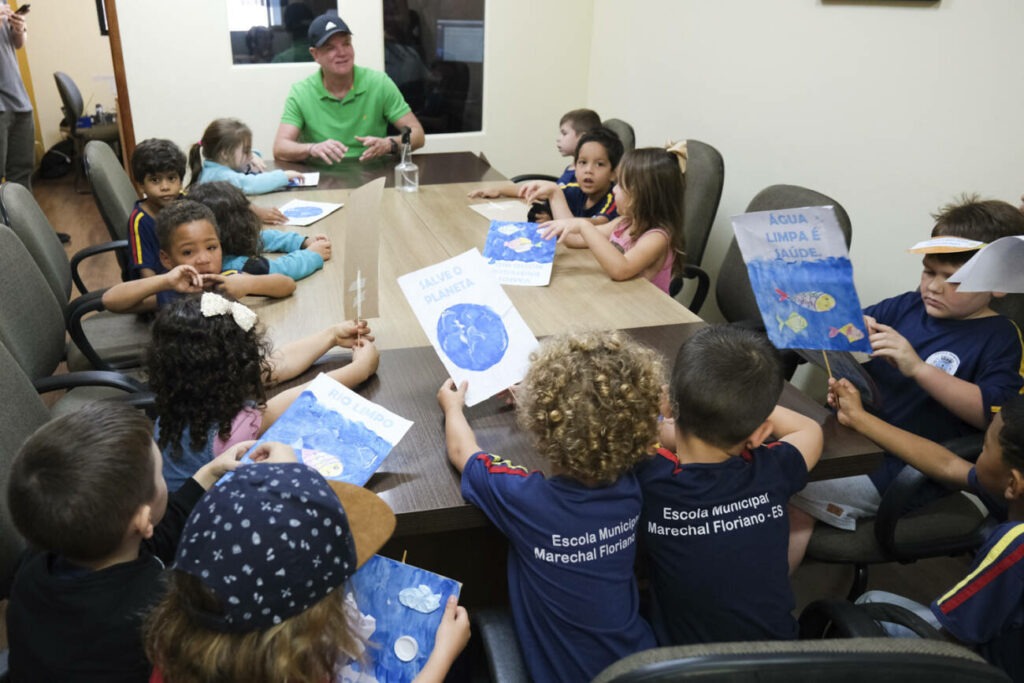 Estudantes com Cacau