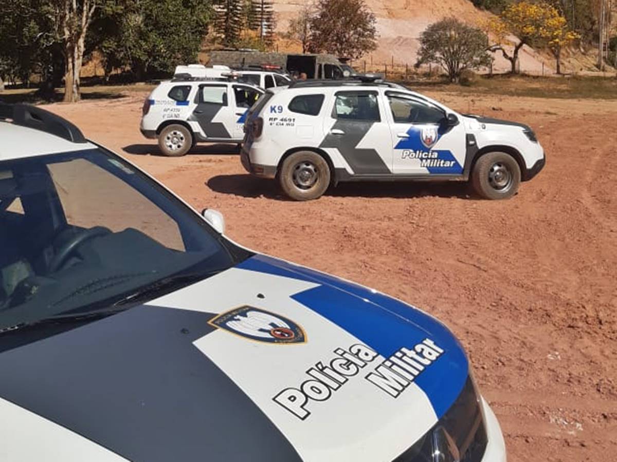 Policiais-usam-helicoptero-e-caes-para-encontrar-bandidos-em-Domingos-Martins Policiais-usam-helicoptero-e-caes-para-encontrar-bandidos-em-Domingos-Martins